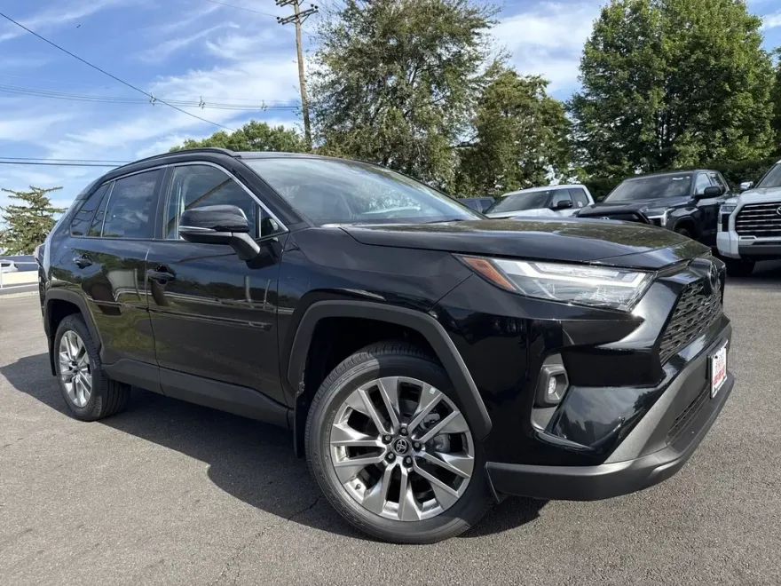 2025 Toyota RAV4 XLE Premium photo 1