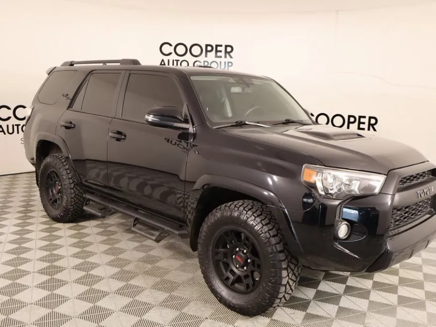 2019 Toyota 4Runner TRD Off-Road Premium photo 1