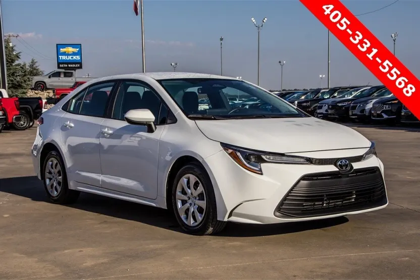 2024 Toyota Corolla LE photo 1