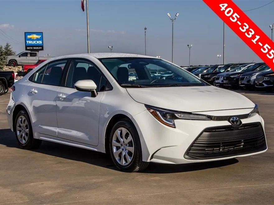2024 Toyota Corolla LE photo 1