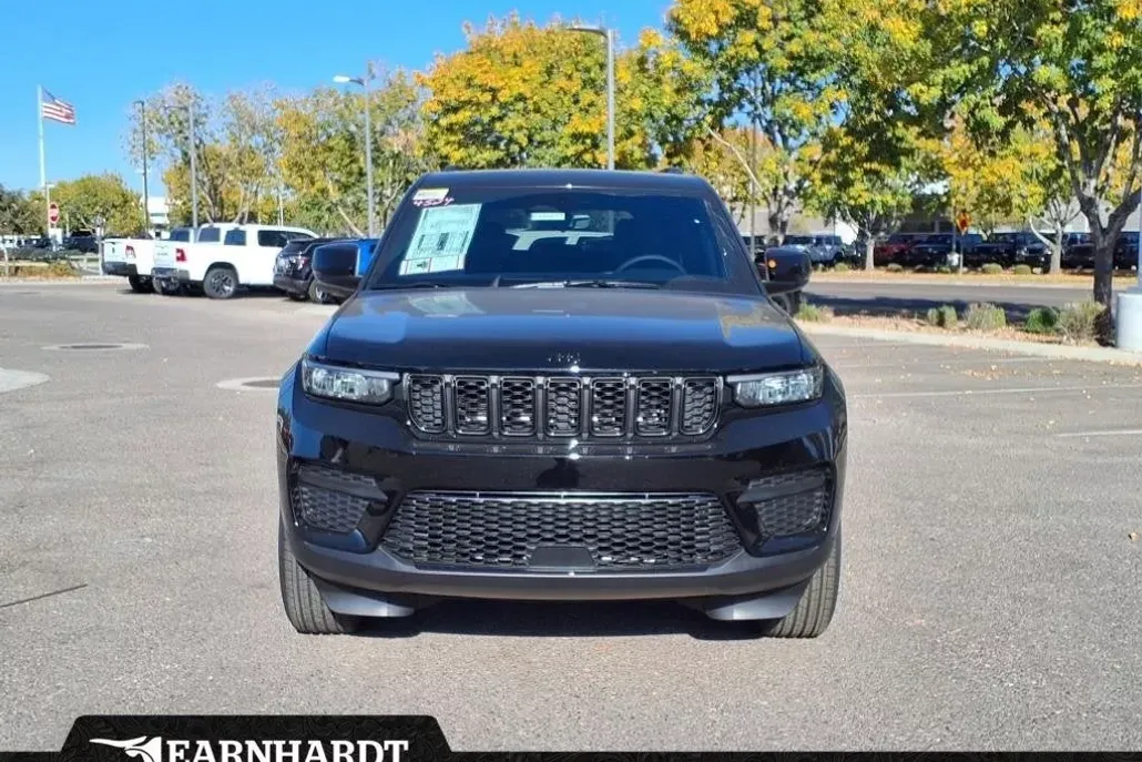 2025 Jeep Grand Cherokee Laredo Altitude photo 1