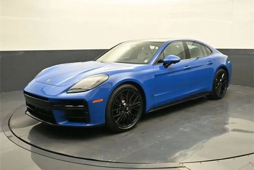 2025 Porsche Panamera GTS photo 1