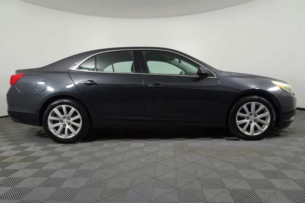 2015 Chevrolet Malibu 2LT photo 1
