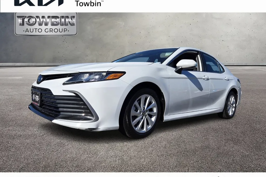 2024 Toyota Camry LE photo 1