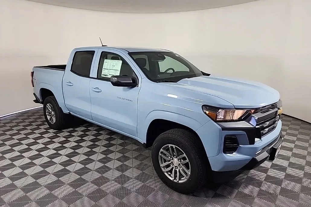 2025 Chevrolet Colorado Work Truck LT photo 1
