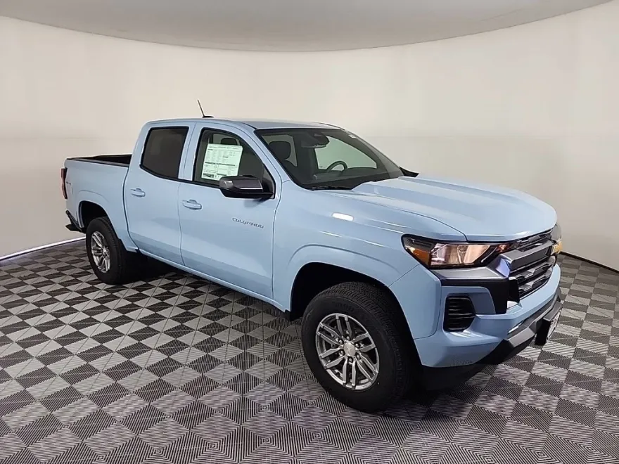 2025 Chevrolet Colorado Work Truck LT photo 1