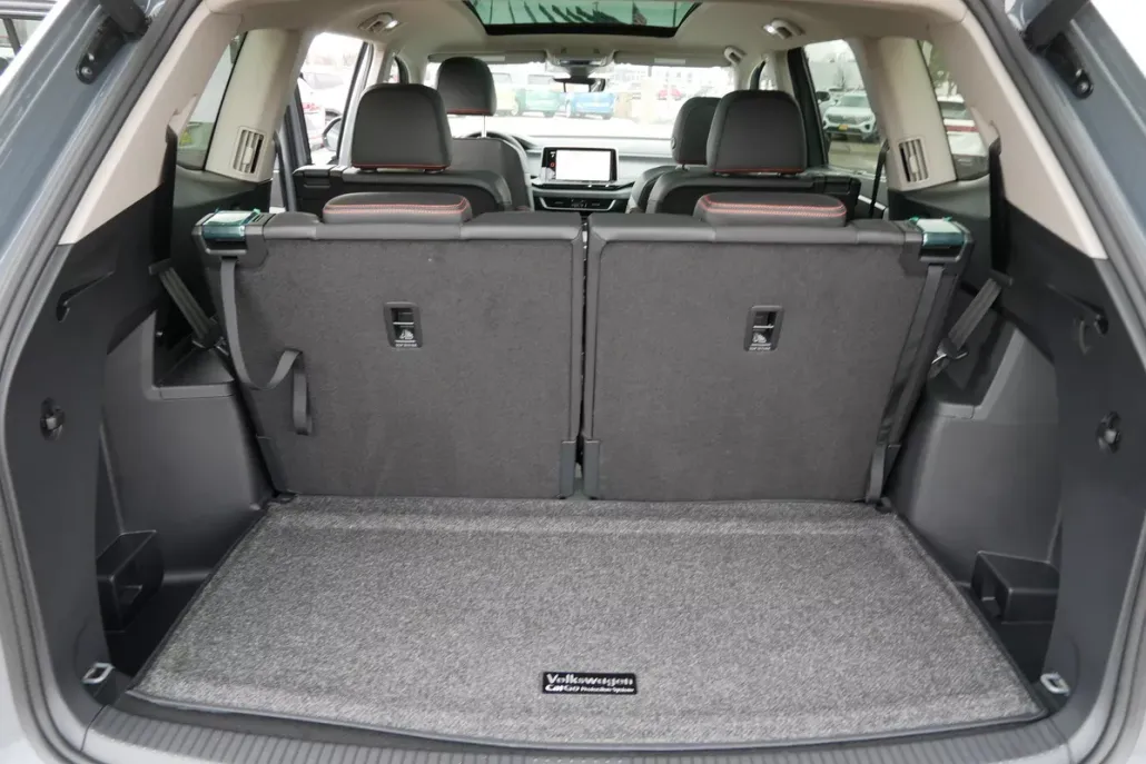 2025 Volkswagen Atlas Peak Edition SE photo 1