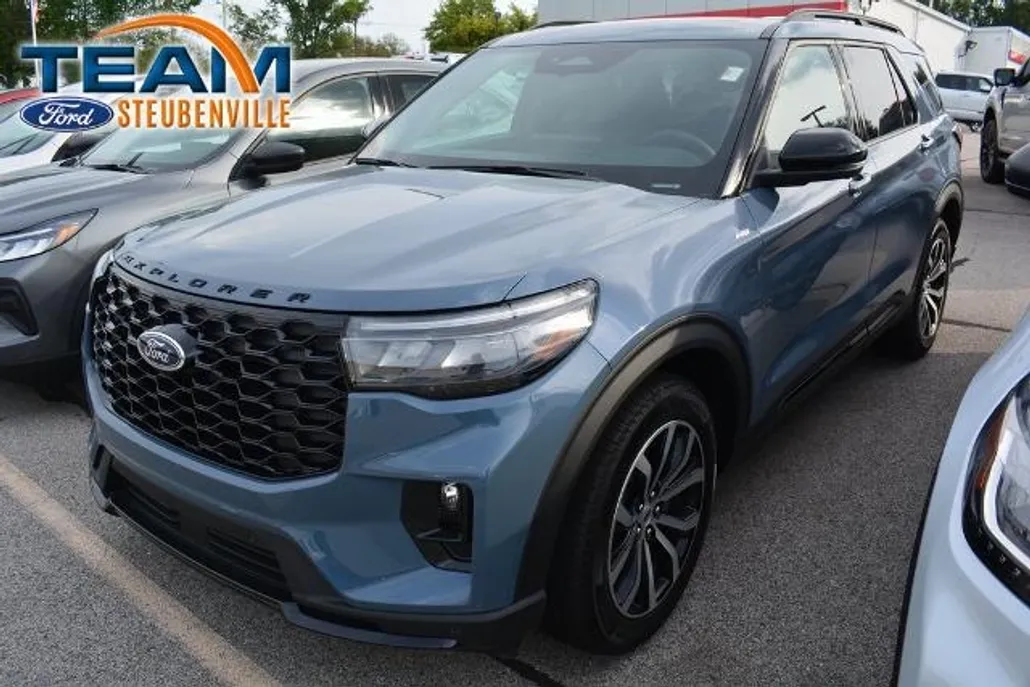 2025 Ford Explorer ST-Line photo 1