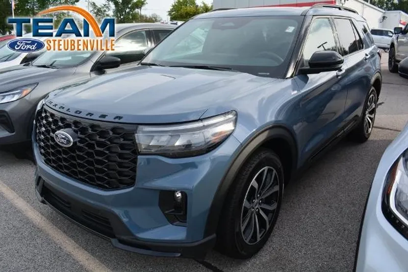 2025 Ford Explorer ST-Line photo 1