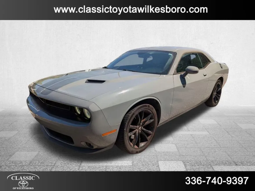 2017 Dodge Challenger SXT Plus photo 1