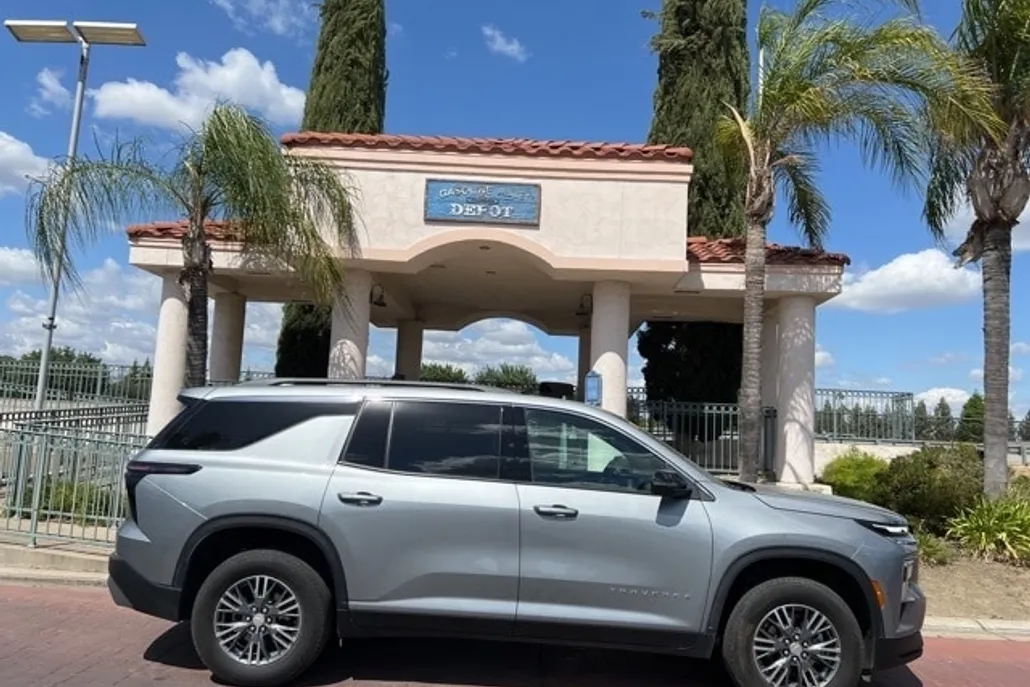 2024 Chevrolet Traverse photo 1