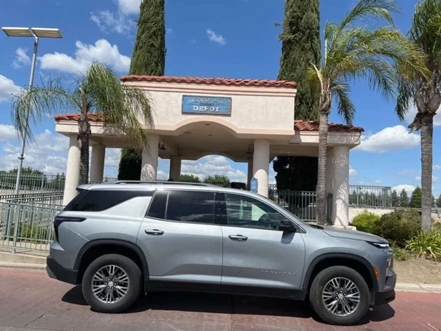 2024 Chevrolet Traverse photo 1