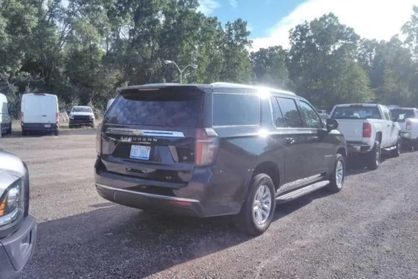 2024 Chevrolet Suburban LT photo 1