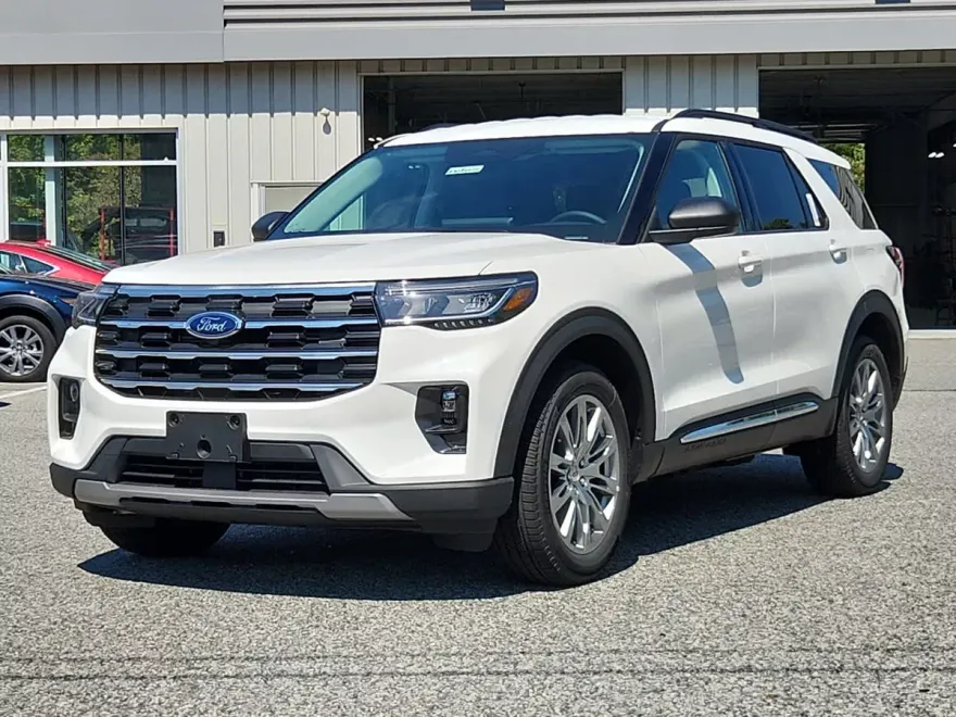 2025 Ford Explorer photo 1
