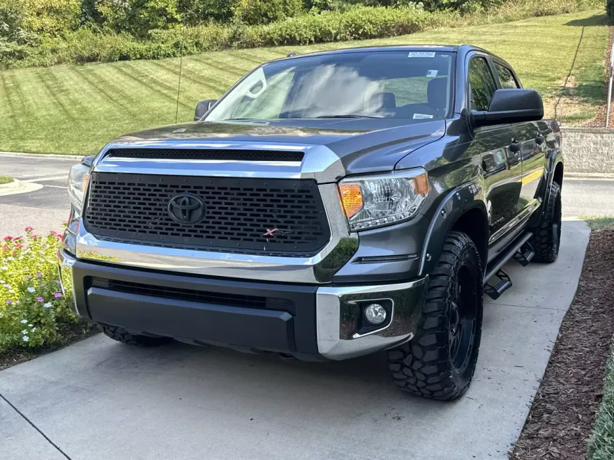 2017 Toyota Tundra SR5 photo 1