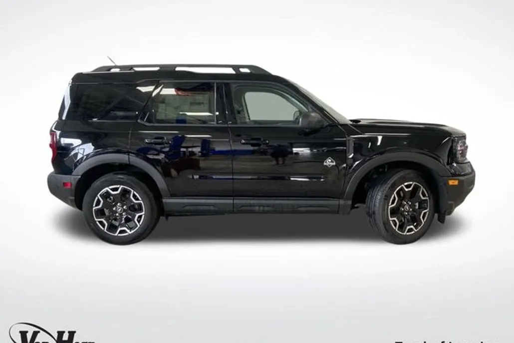 2025 Ford Bronco Sport Outer Banks photo 1