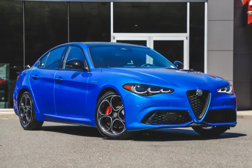 2025 Alfa Romeo Giulia Base photo 1