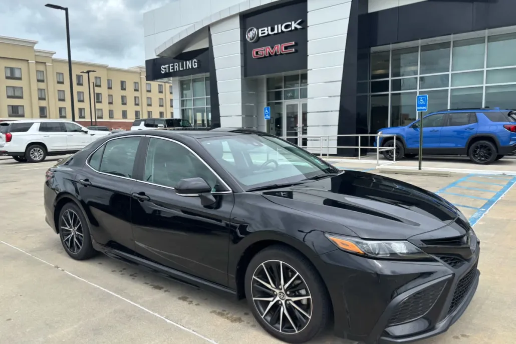 2023 Toyota Camry SE photo 1