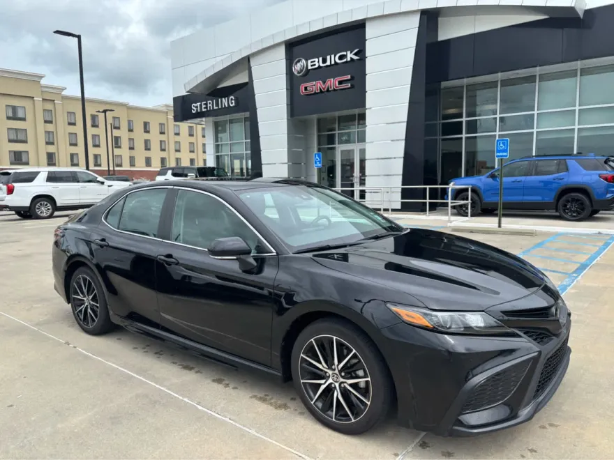2023 Toyota Camry SE photo 1