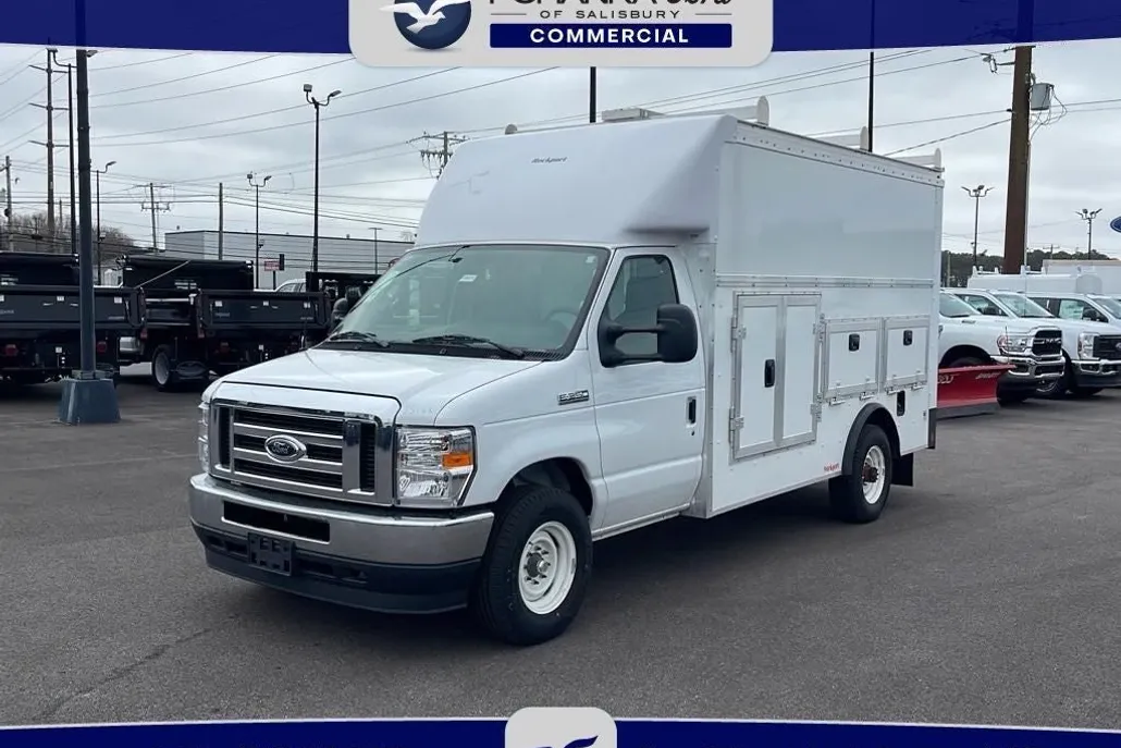 2025 Ford E-350 photo 1