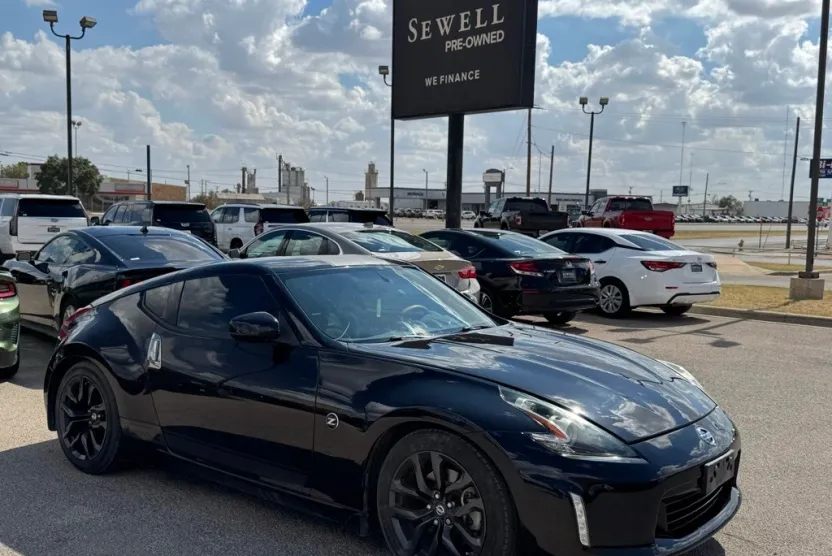2018 Nissan 370Z Base photo 1