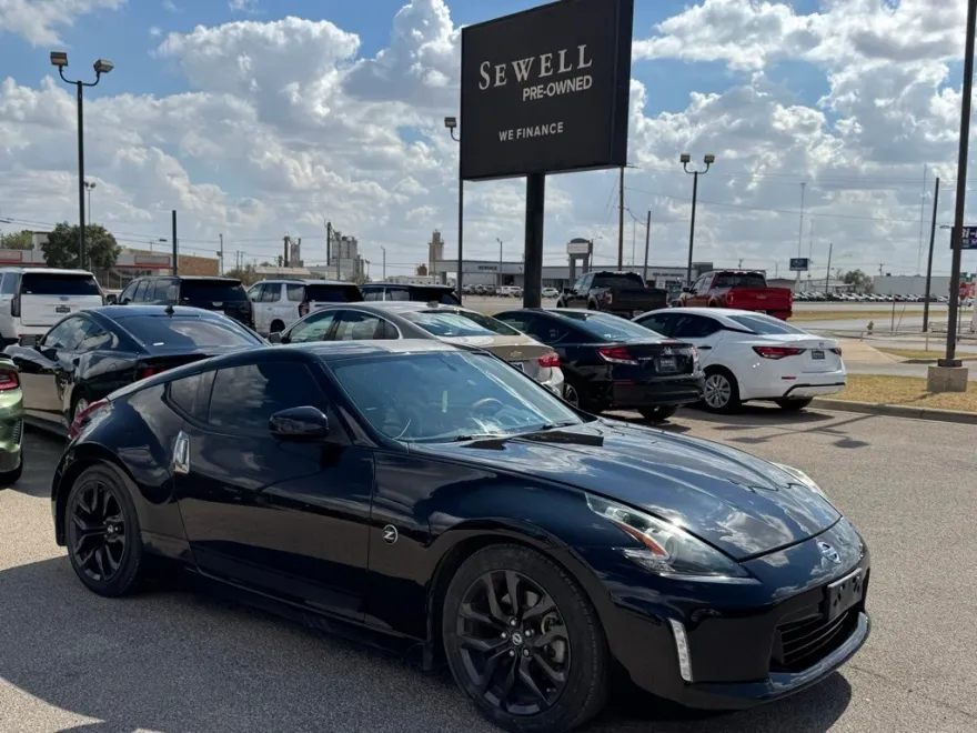 2018 Nissan 370Z Base photo 1