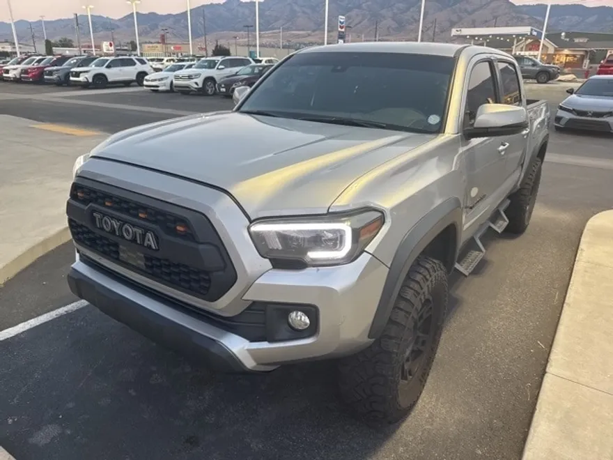 2019 Toyota Tacoma TRD Off-Road V6 photo 1