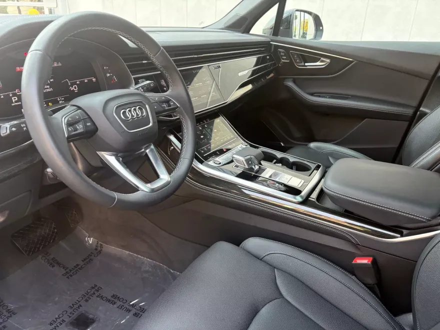 2025 Audi Q7 Prestige 55 photo 1