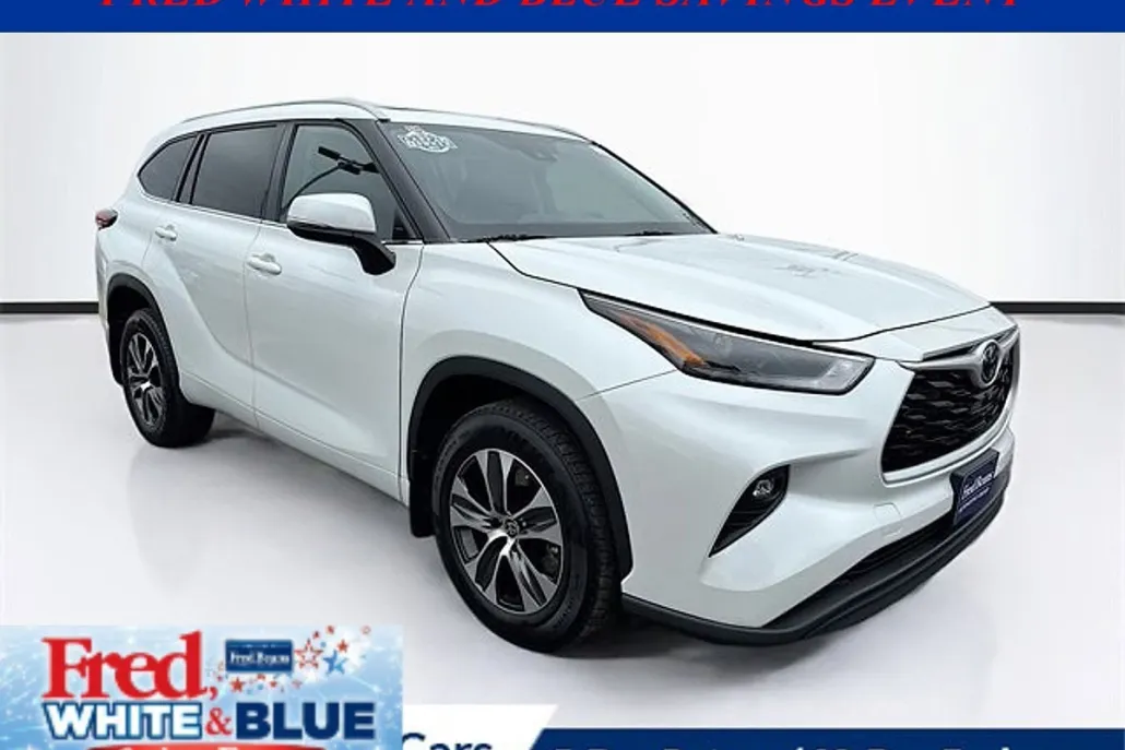 2023 Toyota Highlander XLE photo 1