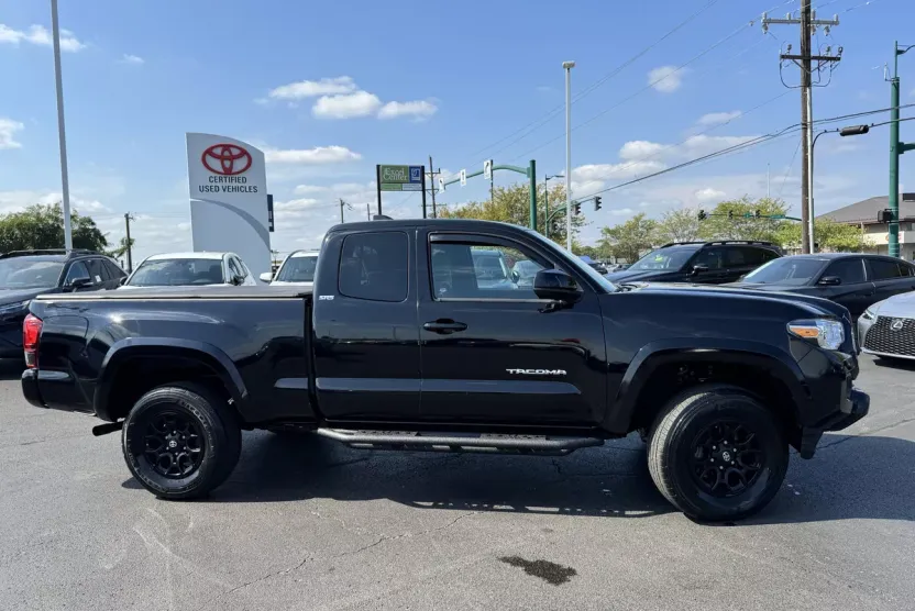 2022 Toyota Tacoma SR5 V6 photo 1