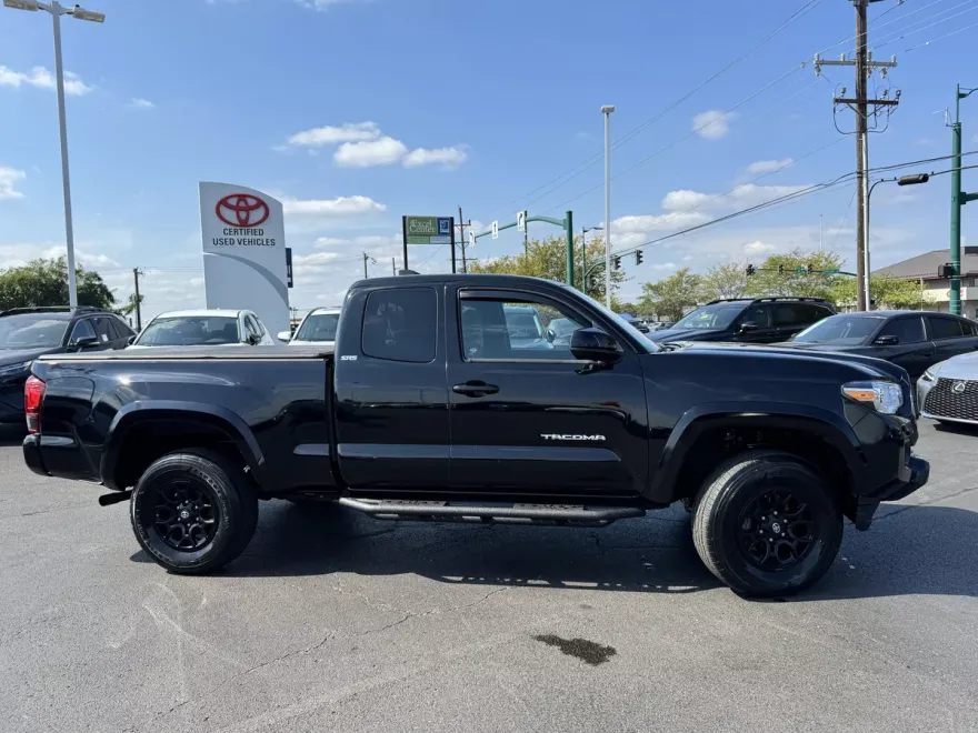 2022 Toyota Tacoma SR5 V6 photo 1