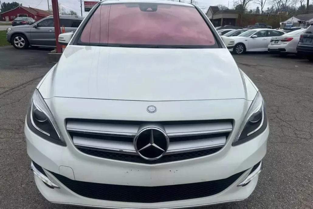 2016 Mercedes Benz B photo 1