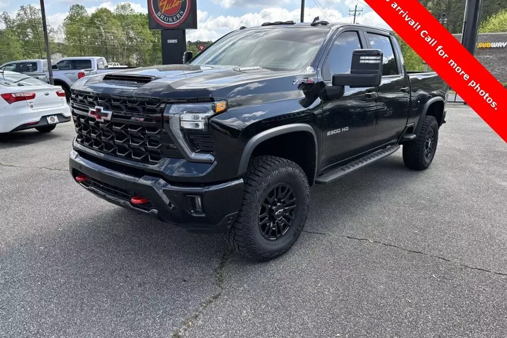 2025 Chevrolet Silverado 2500HD ZR2 photo 1