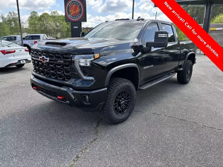 2025 Chevrolet Silverado 2500HD ZR2 photo 1
