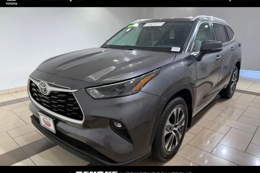 2022 Toyota Highlander XLE photo 1