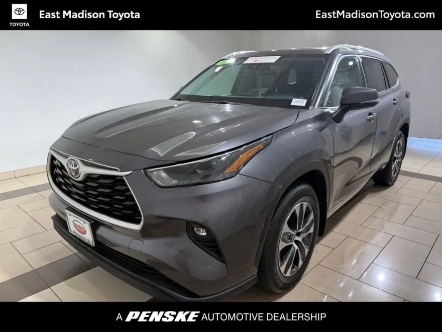2022 Toyota Highlander XLE photo 1