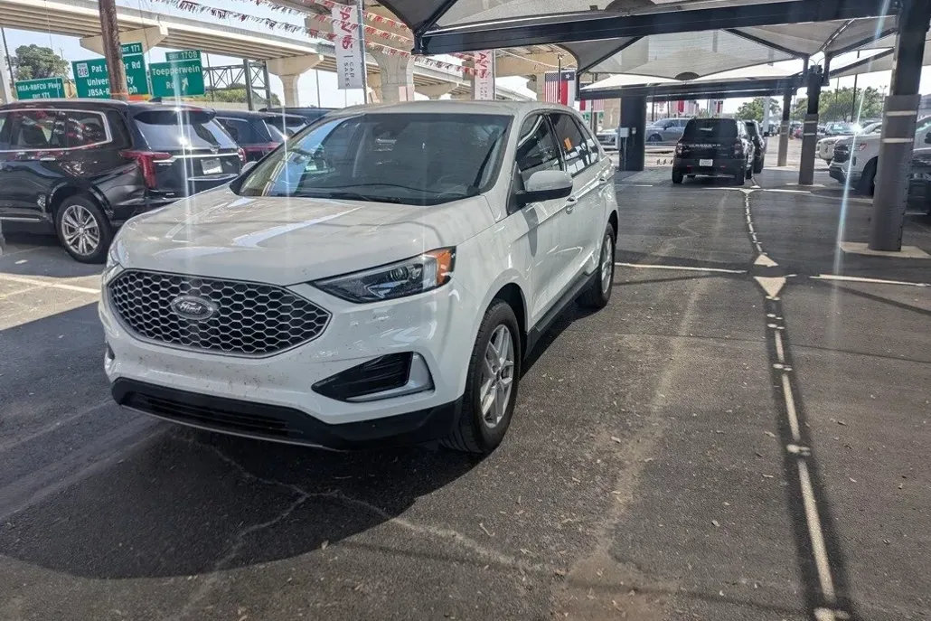 2024 Ford Edge SEL photo 1