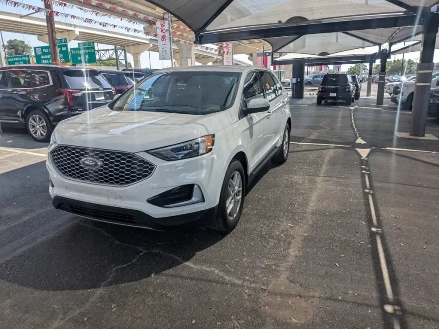 2024 Ford Edge SEL photo 1