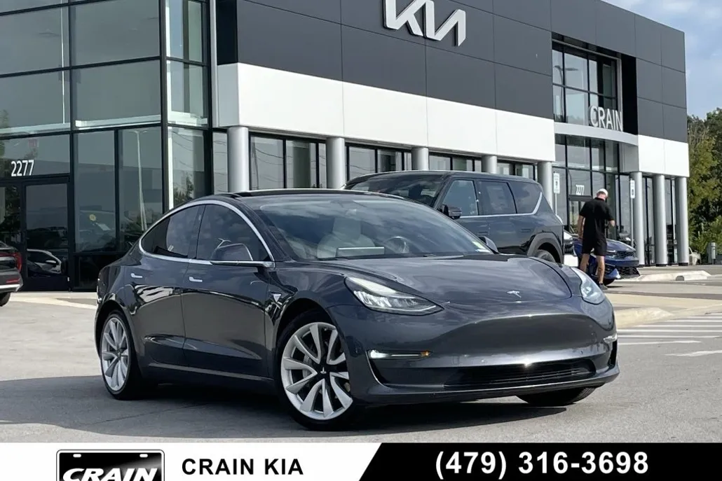 2019 Tesla Model 3 Long Range photo 1