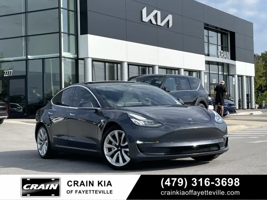 2019 Tesla Model 3 Long Range photo 1