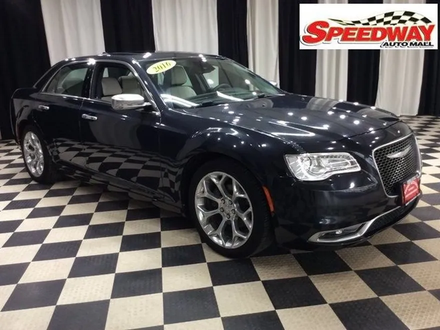 2016 Chrysler 300 Platinum photo 1
