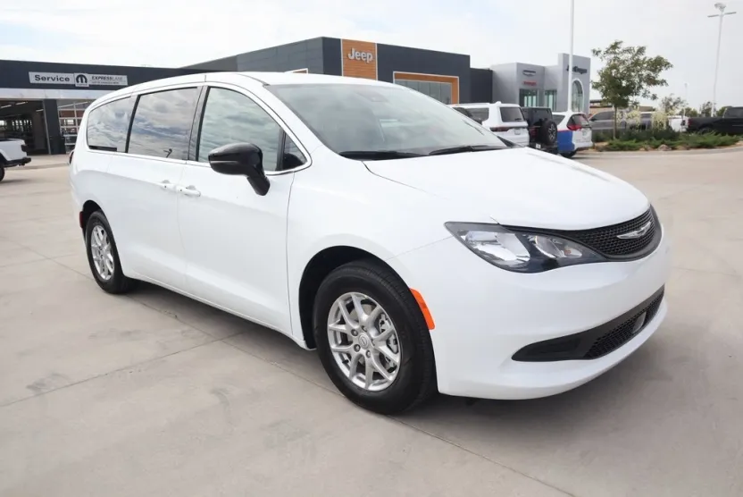 2026 Chrysler Voyager LX photo 1