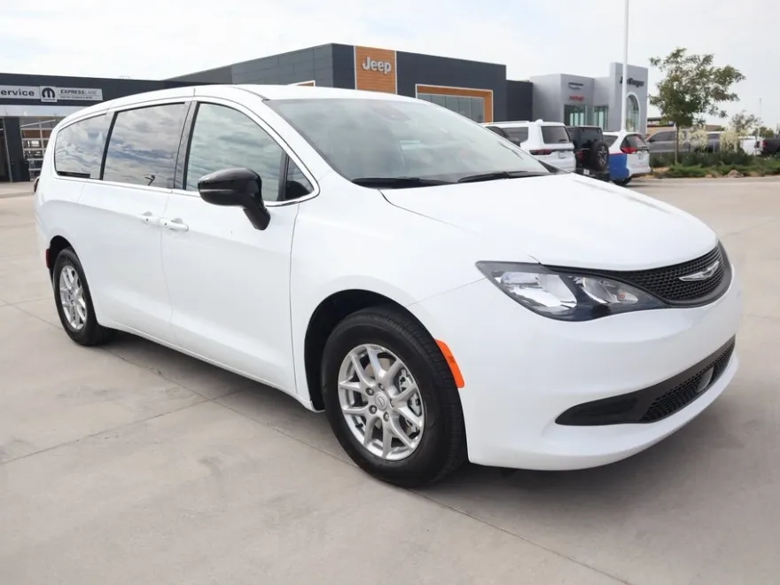 2026 Chrysler Voyager LX photo 1