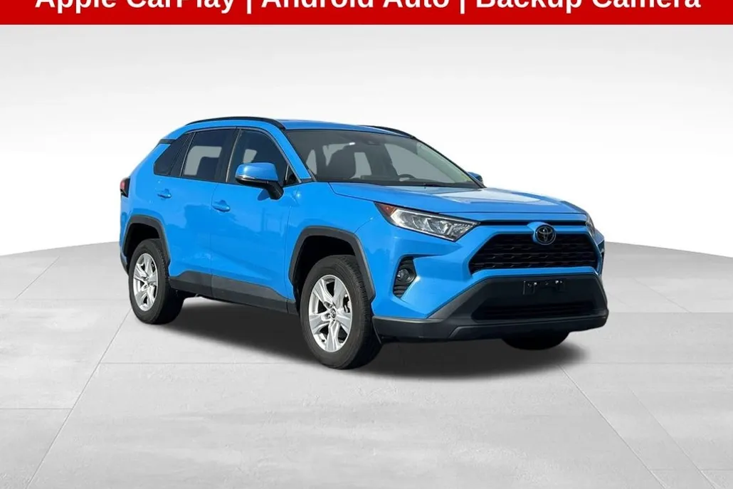 2021 Toyota RAV4 XLE photo 1