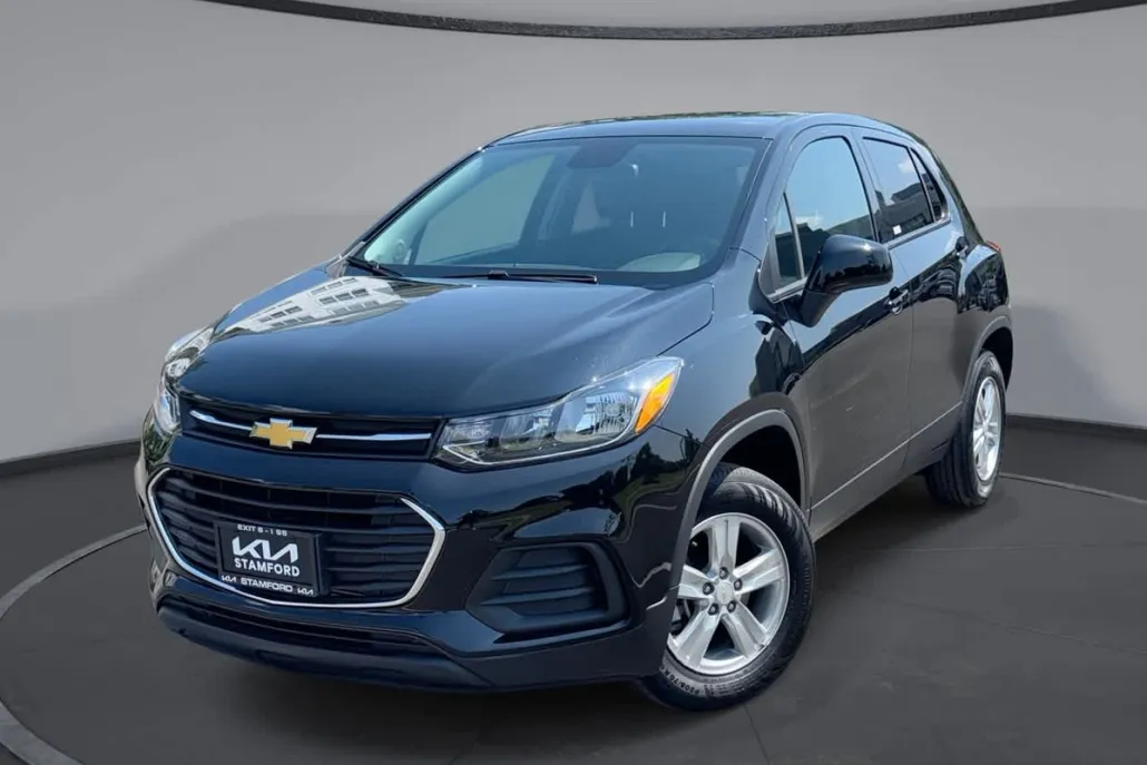 2022 Chevrolet Trax LS photo 1