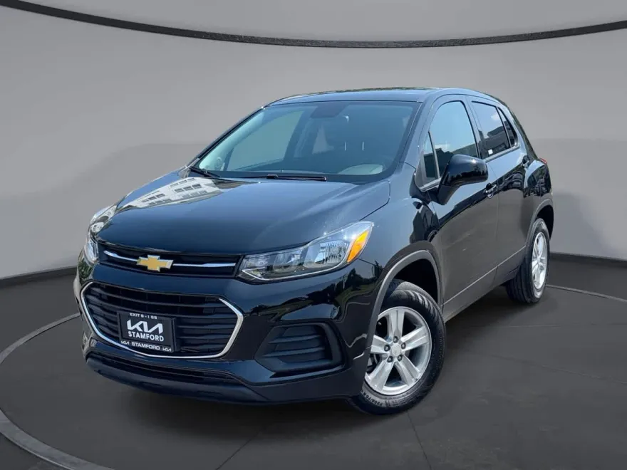 2022 Chevrolet Trax LS photo 1
