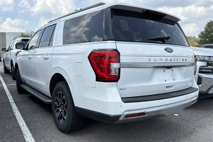 2023 Ford Expedition MAX XLT photo 1