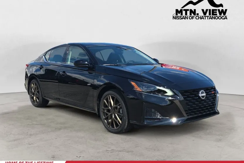 2025 Nissan Altima SR photo 1