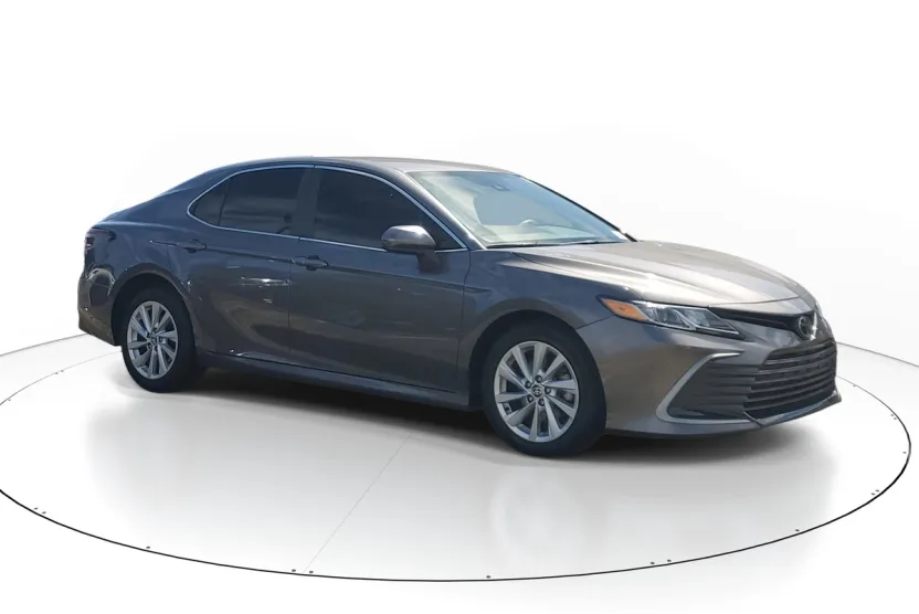 2023 Toyota Camry LE photo 1