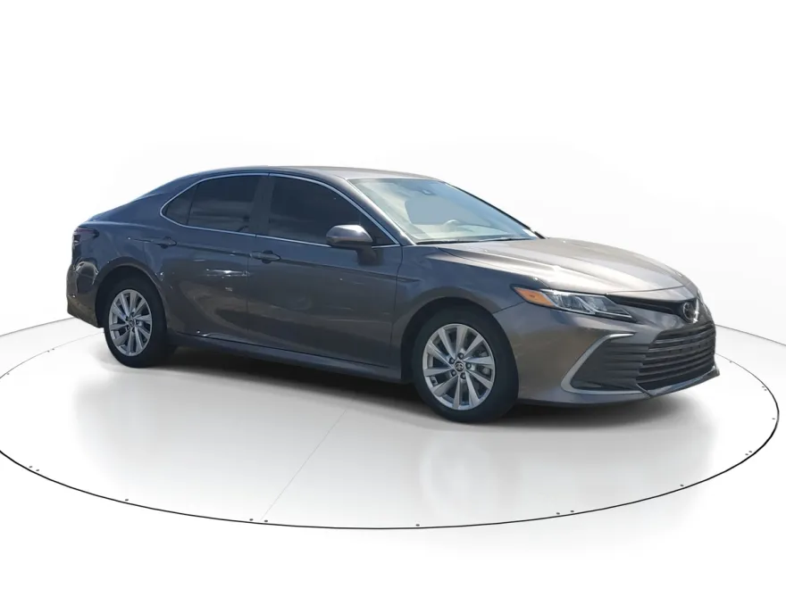 2023 Toyota Camry LE photo 1